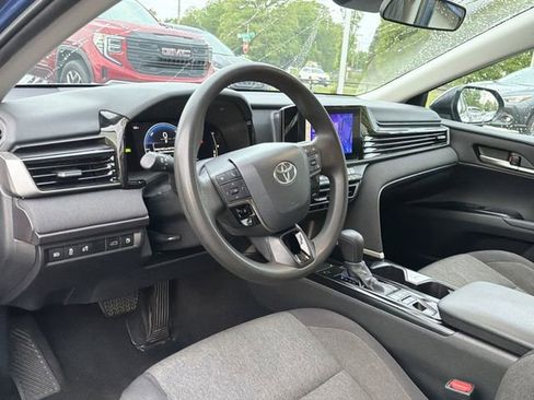 Used 2025 Toyota Camry LE FWD image 10