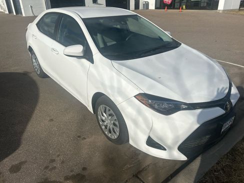 Used 2017 Toyota Corolla LE image 3
