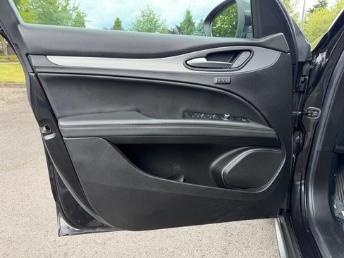 Used 2018 Alfa Romeo Stelvio AWD image 12