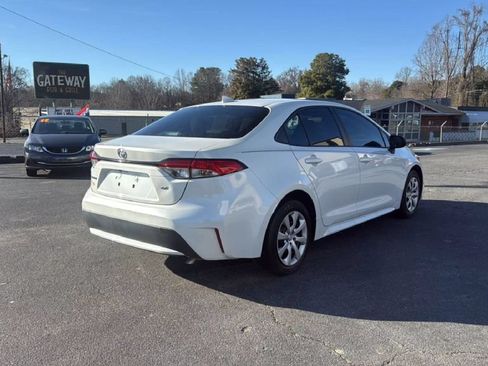 Used 2020 Toyota Corolla LE FWD image 3