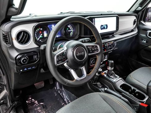 Used 2024 Jeep Wrangler Unlimited Sahara w/ Technology Group AWD/4WD image 19