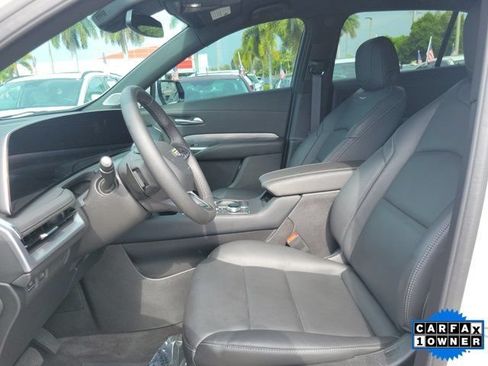 Used 2025 Cadillac XT4 Premium Luxury FWD image 13