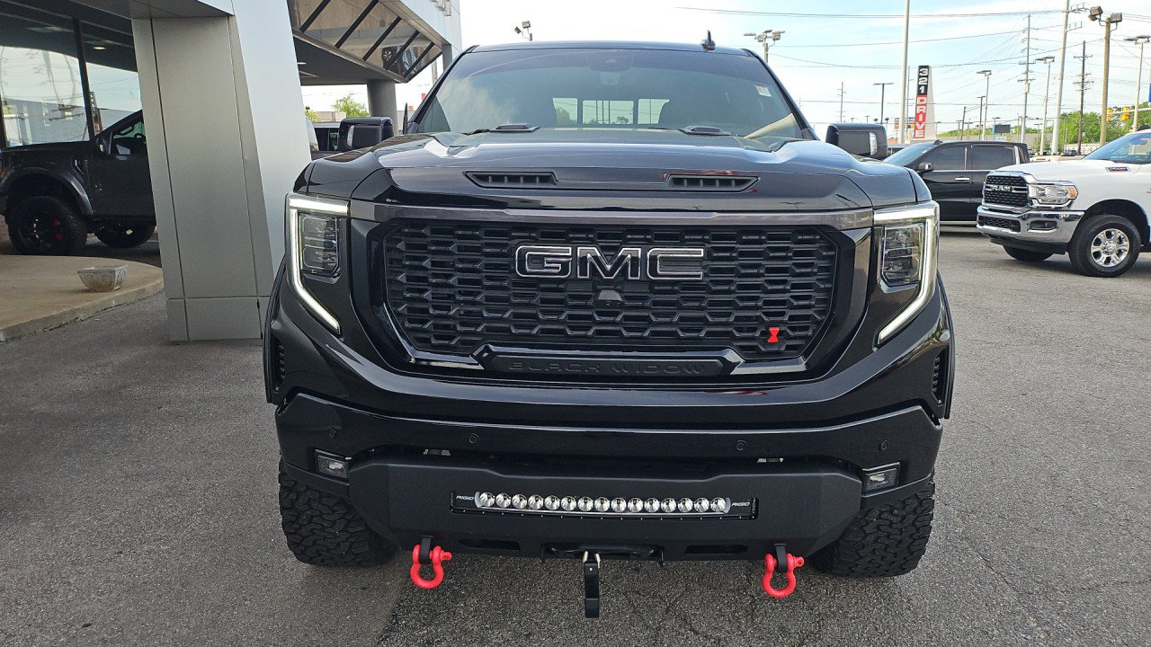 Used 2025 GMC Sierra 1500 AT4 w/ AT4 Premium Package AWD/4WD image 8