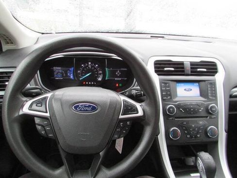 Used 2016 Ford Fusion SE FWD image 14