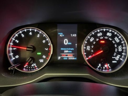 Used 2020 Toyota RAV4 XLE Premium image 23