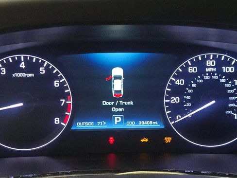 Used 2016 Hyundai Equus Signature image 12