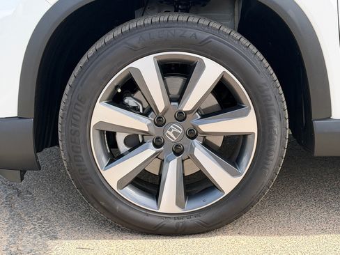 Used 2025 Honda Pilot Touring image 10