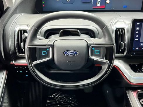 Used 2025 Ford Expedition Platinum w/ Driver's Package AWD/4WD image 28