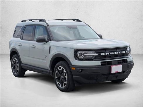 Used 2023 Ford Bronco Sport Outer Banks w/ Tech Package AWD/4WD image 3