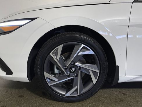 Certified 2025 Hyundai Elantra Sport FWD image 11