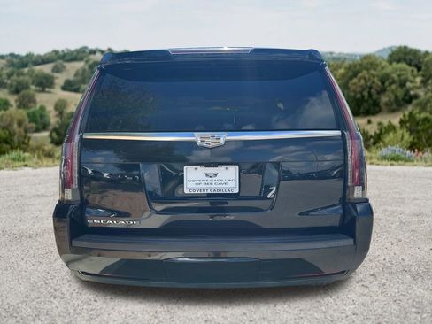 Used 2017 Cadillac Escalade Premium Luxury RWD image 8