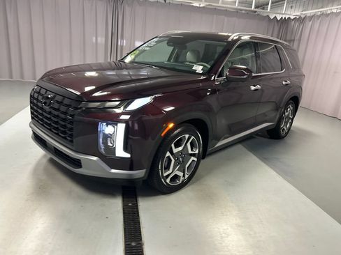 Used 2023 Hyundai Palisade Limited w/ Cargo Package FWD image 3