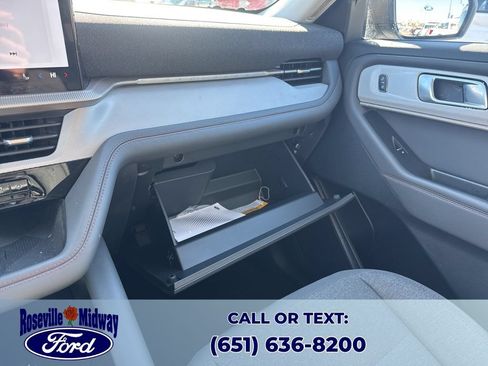 Used 2025 Ford Explorer Active AWD/4WD image 17