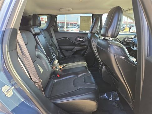 Used 2021 Jeep Cherokee Latitude Lux image 14