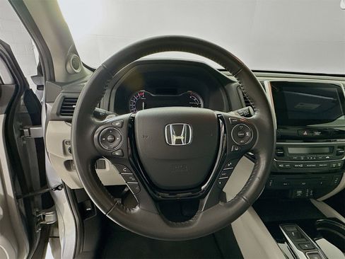 Used 2017 Honda Pilot Touring image 12