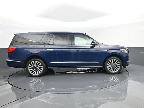 Used 2019 Lincoln Navigator L Reserve AWD/4WD image 3