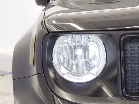Certified 2020 Jeep Renegade Latitude w/ Cold Weather Group AWD/4WD image 23