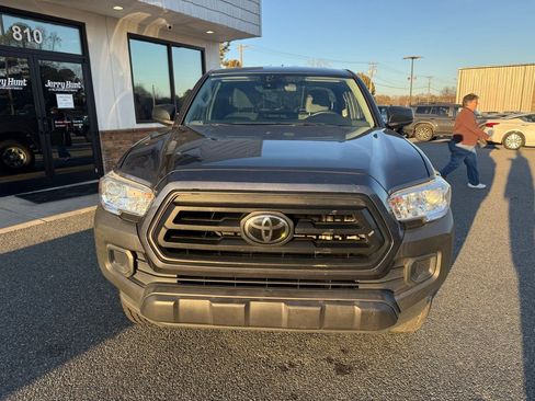 Used 2022 Toyota Tacoma SR image 10