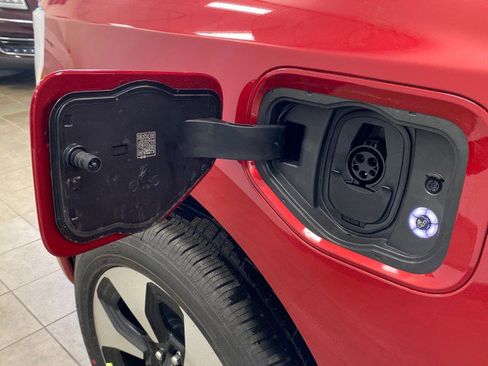 New 2023 Ford F150 Lightning Platinum image 24