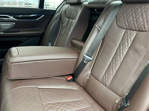 Used 2022 BMW 750i xDrive image 50