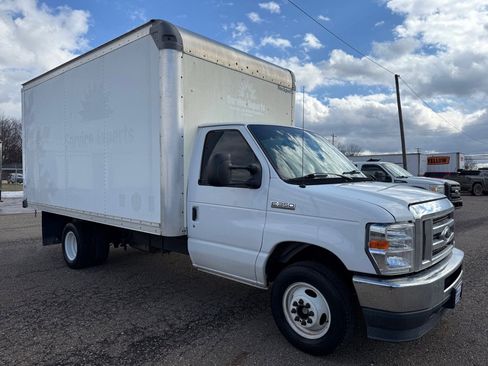 Used 2022 Ford E-350 and Econoline 350 Super Duty w/ Power Windows & Locks Group image 3