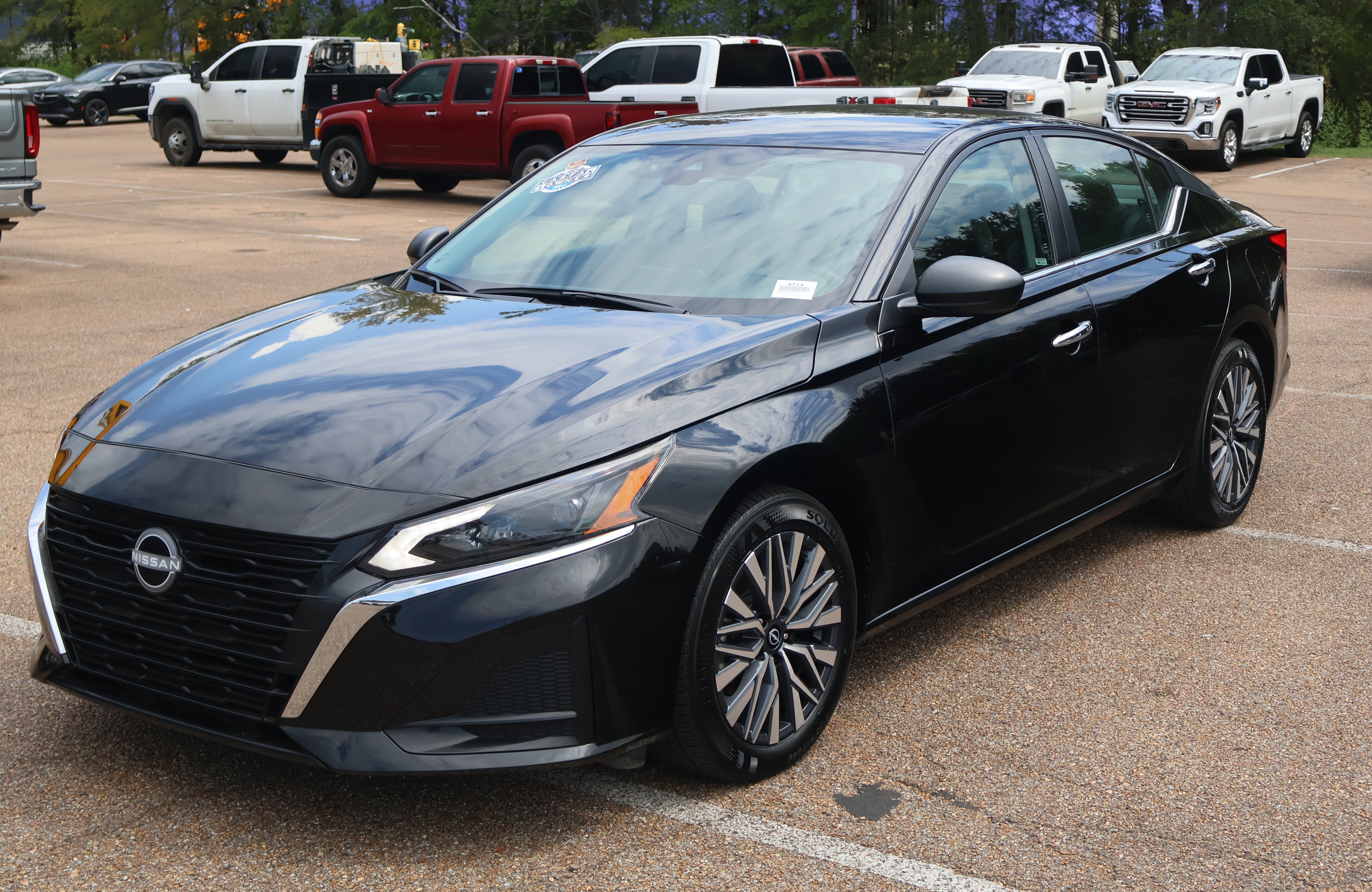 Used 2025 Nissan Altima 2.5 SV FWD image 1