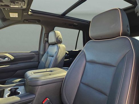 Used 2023 GMC Yukon SLT w/ SLT Premium Package image 27