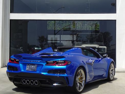 Used 2025 Chevrolet Corvette Z06 w/ Chrome Exterior Badge Package RWD image 8
