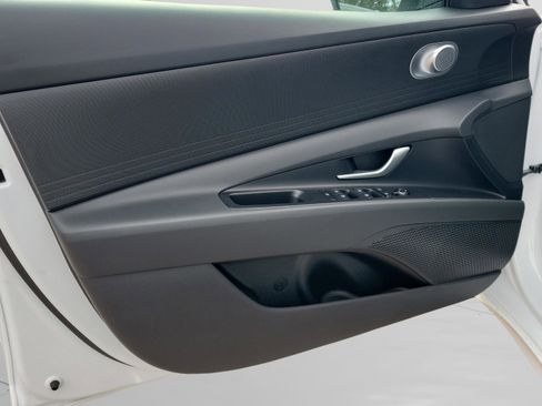 New 2026 Hyundai Elantra SE image 17