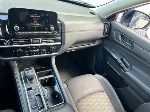 Used 2024 Nissan Pathfinder SV FWD image 12