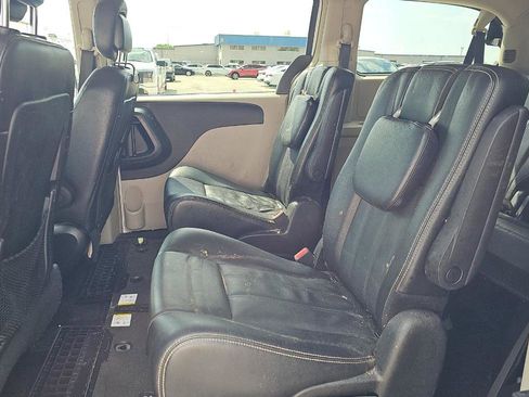 Used 2015 Chrysler Town & Country Touring image 11
