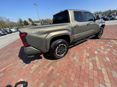 Used 2025 Toyota Tacoma TRD Sport AWD/4WD image 34