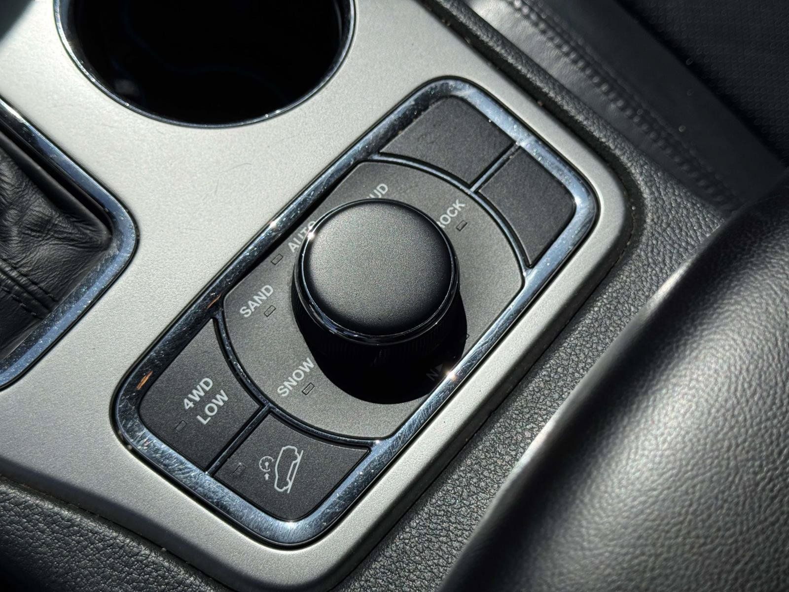 Used 2018 Jeep Grand Cherokee Limited w/ Luxury Group II AWD/4WD image 28