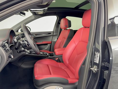 New 2026 Porsche Macan AWD/4WD image 5