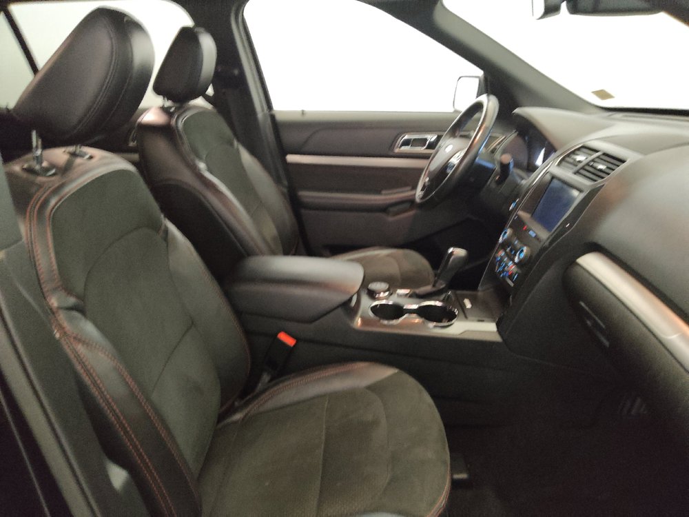Used 2019 Ford Explorer XLT w/ Equipment Group 202A AWD/4WD image 21
