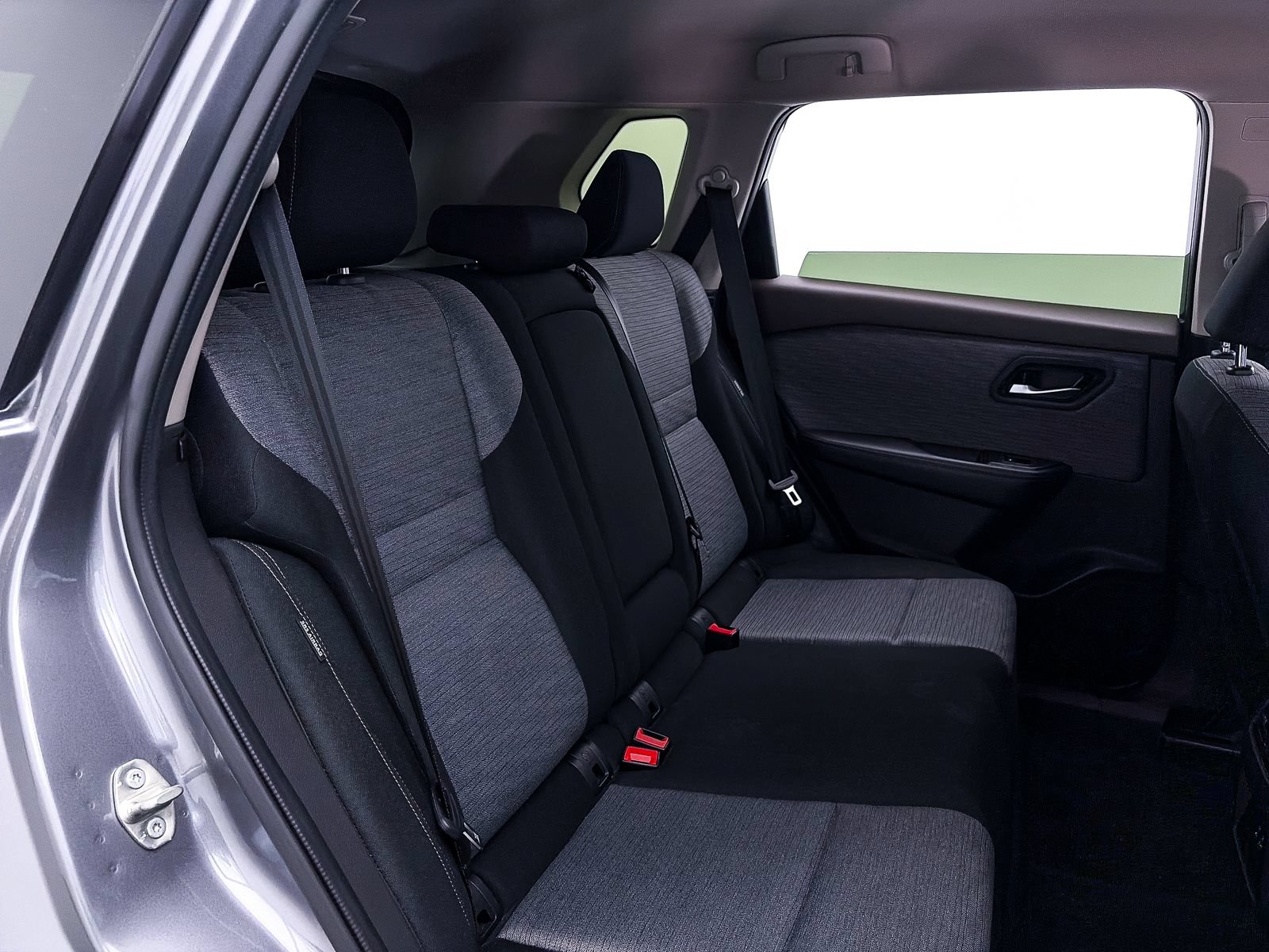 Used 2023 Nissan Rogue SV FWD image 34