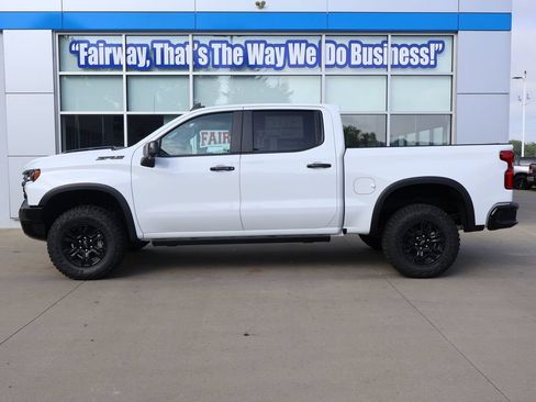 New 2026 Chevrolet Silverado 1500 ZR2 w/ Dark Appearance Package AWD/4WD image 7
