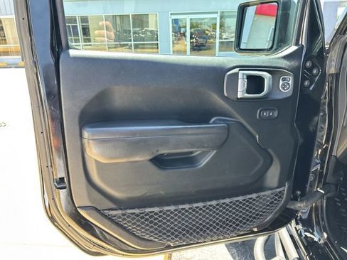 Used 2019 Jeep Wrangler Unlimited Rubicon w/ Cold Weather Group AWD/4WD image 25