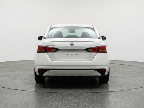 Used 2025 Nissan Altima 2.5 SV FWD image 7