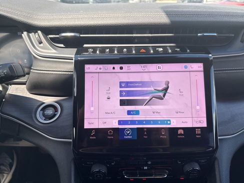 Certified 2023 Jeep Grand Cherokee Limited w/ Black Appearance Package image 24