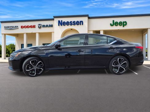 Used 2024 Nissan Altima 2.5 SR FWD image 4