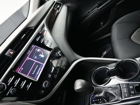 Used 2019 Toyota Camry LE FWD image 21