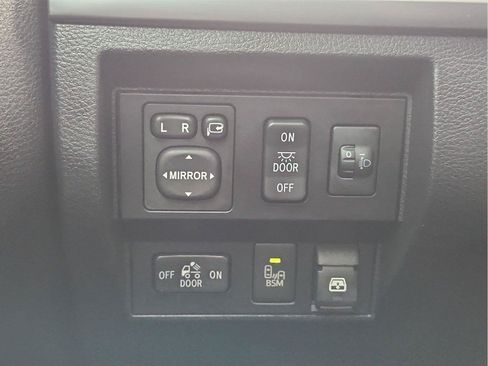 Used 2017 Toyota Tundra Platinum AWD/4WD image 17
