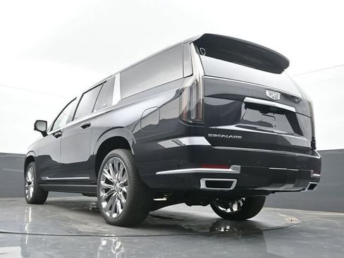 New 2026 Cadillac Escalade ESV Luxury w/ LPO, Radiant Package AWD/4WD image 47