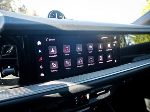 Used 2024 Porsche Cayenne S image 23