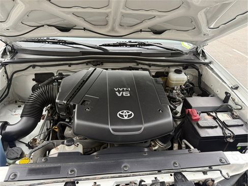 Used 2011 Toyota Tacoma 4x4 Access Cab V6 w/ TRD Off-Road Pkg image 50