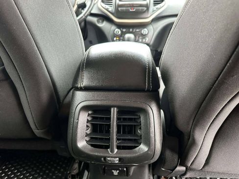 Used 2014 Jeep Cherokee Latitude w/ Comfort/Convenience Group AWD/4WD image 22