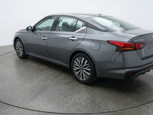 Used 2025 Nissan Altima 2.5 SV image 6