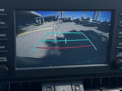 Used 2019 Toyota RAV4 XLE Premium FWD image 9