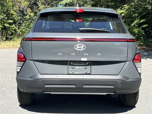 New 2026 Hyundai Kona SE image 18